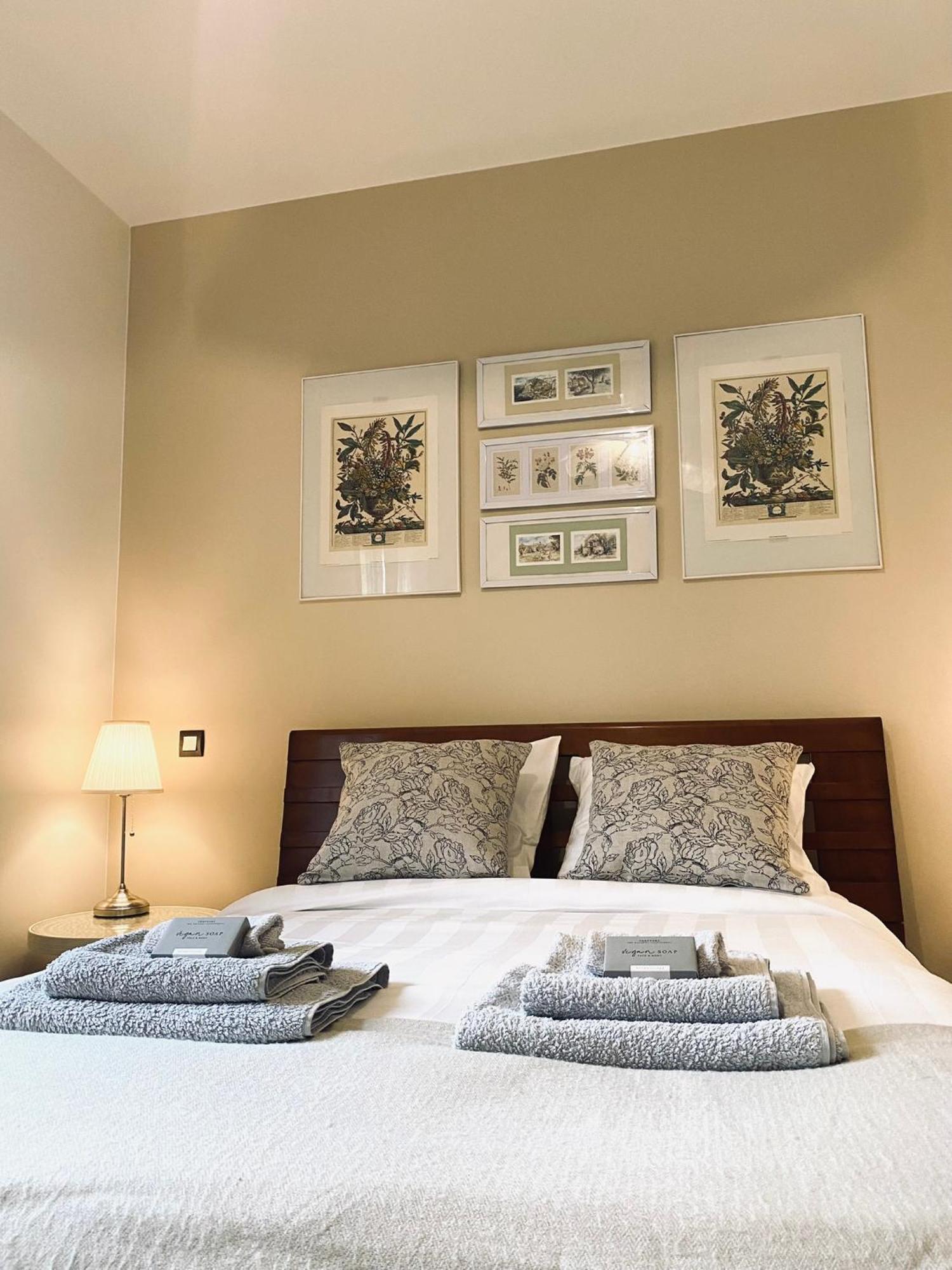 Le Hibou Heureux Bed and Breakfast Bézenac Exteriör bild