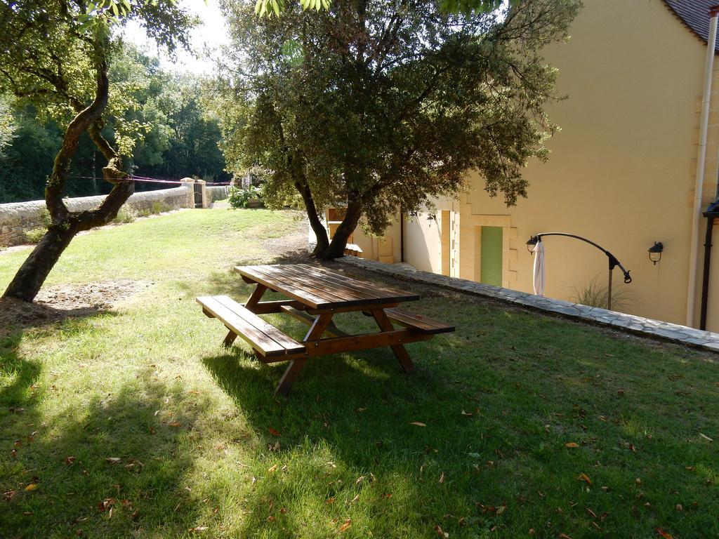 Le Hibou Heureux Bed and Breakfast Bézenac Exteriör bild